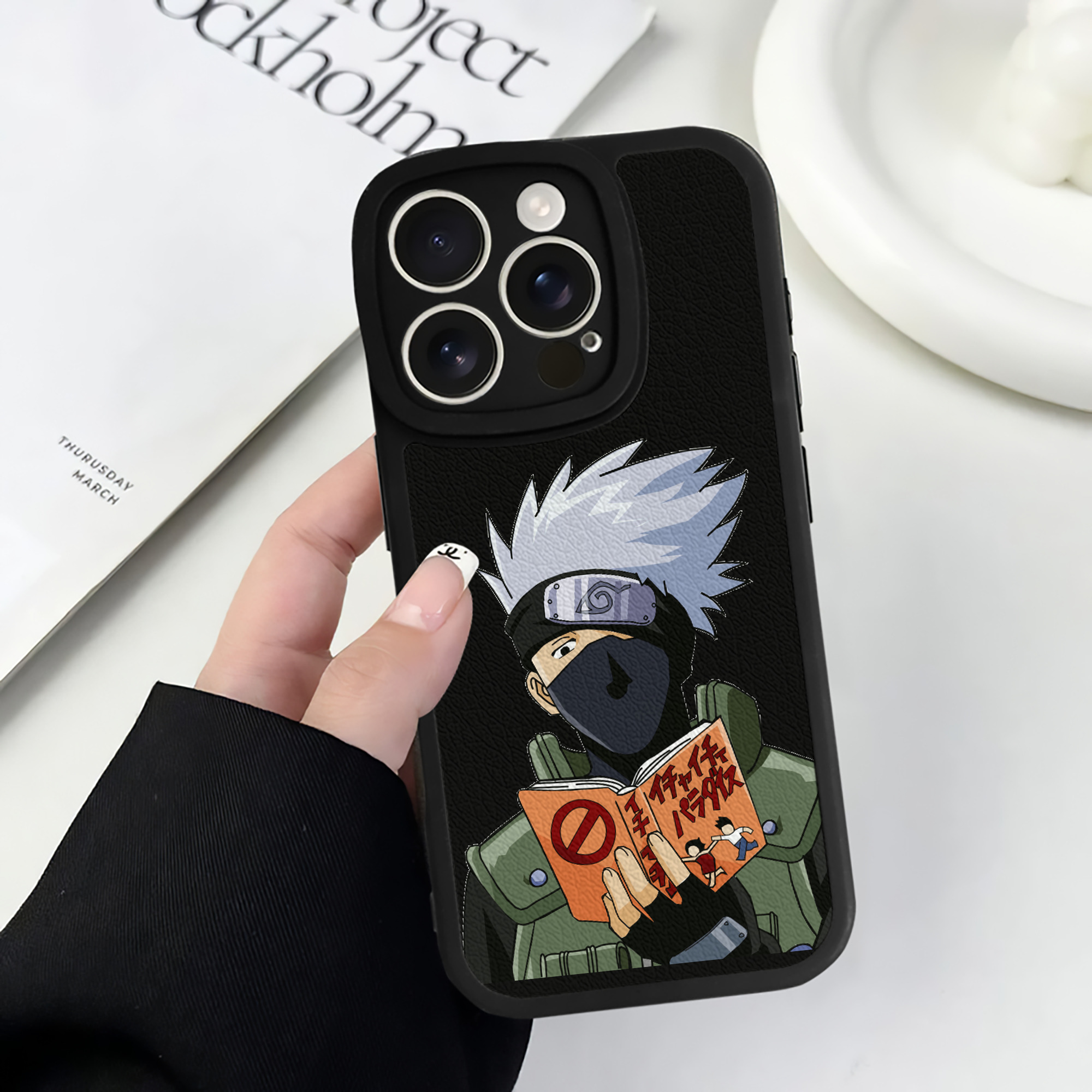 （画像用） NARUTO -ナルト- はたけ カカシ Hatake Kakashi 【iPhone 16シリーズ対応】シリコンスマホケース（レザー調） 材質：シリコン
